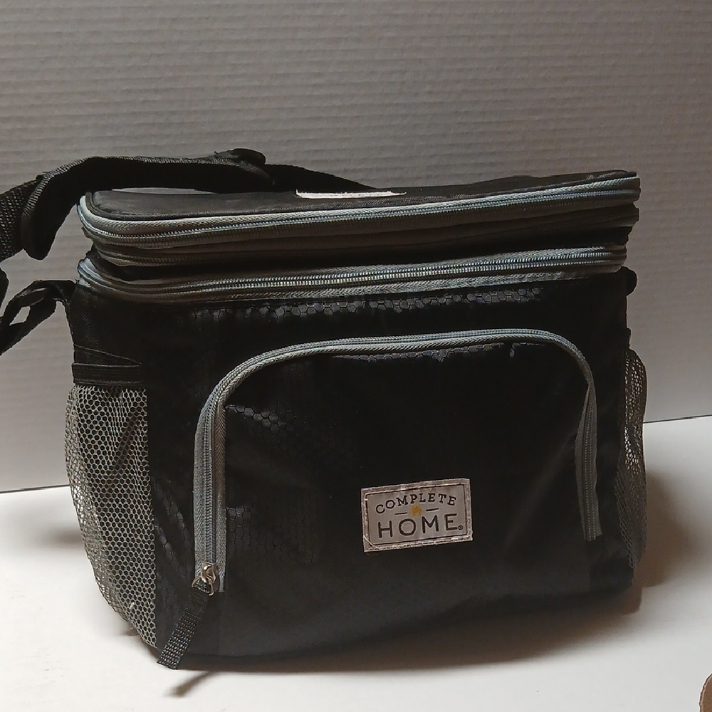 Complete Home Black Insulated Food Storage Bag GUC